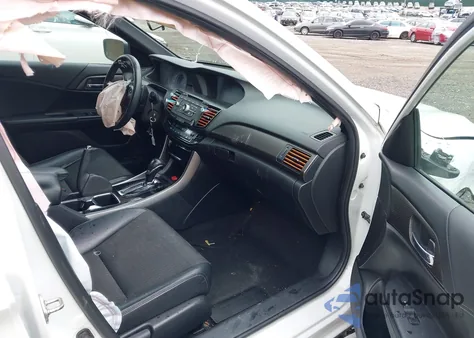 2017 Honda Accord Sport z USA, uszkodzony, nr VIN 1HGCR2F56HA099481